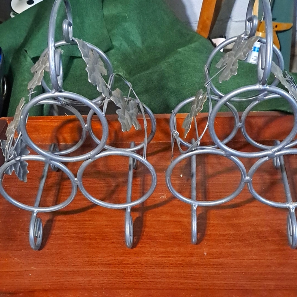 Wine holders holds 6
